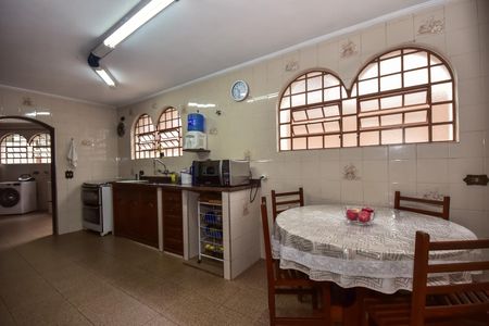 Casa à venda com 478m², 4 quartos e 10 vagasCozinha