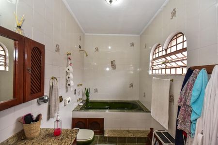 Casa à venda com 478m², 4 quartos e 10 vagasBanheiro Suíte 2