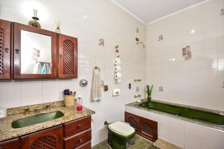 Casa à venda com 478m², 4 quartos e 10 vagasBanheiro Suíte 2