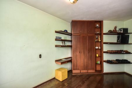 Casa à venda com 478m², 4 quartos e 10 vagasQuarto 2