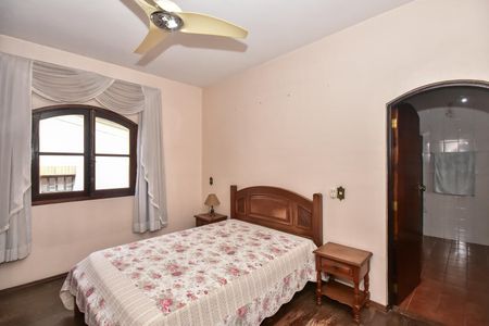 Casa à venda com 478m², 4 quartos e 10 vagasSuíte 1