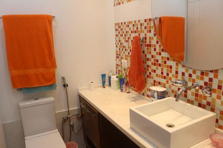 Apartamento à venda com 400m², 3 quartos e 4 vagasBanheiro da Suíte 2