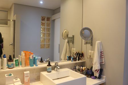 Apartamento à venda com 400m², 3 quartos e 4 vagasBanheiro da Suíte 1