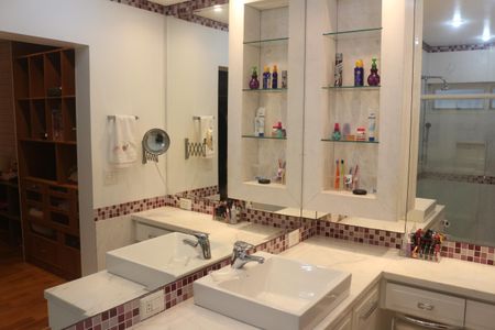 Apartamento à venda com 400m², 3 quartos e 4 vagasBanheiro da Suíte 3