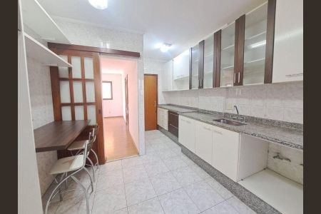 Apartamento para alugar com 117m², 3 quartos e 2 vagas Apartamento para alugar com 117m², 3 quartos e 2 vagasCozinha