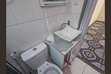 Casa para alugar com 78m², 2 quartos e 1 vaga Casa para alugar com 78m², 2 quartos e 1 vagaBanheiro Social