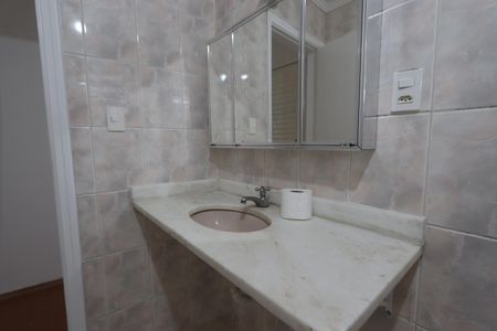 Casa para alugar com 140m², 2 quartos e 2 vagasBanheiro 1