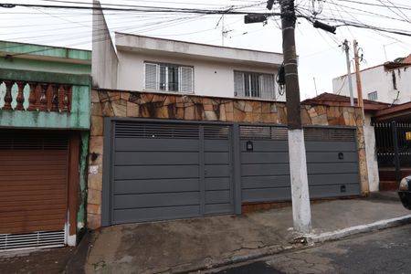 Casa para alugar com 140m², 2 quartos e 2 vagasFachada