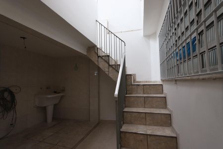 Casa para alugar com 140m², 2 quartos e 2 vagasEscada