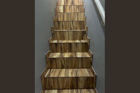 Casa à venda com 180m², 4 quartos e 4 vagasEscada