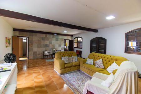 Casa para alugar com 290m², 4 quartos e 2 vagas Casa para alugar com 290m², 4 quartos e 2 vagasSala