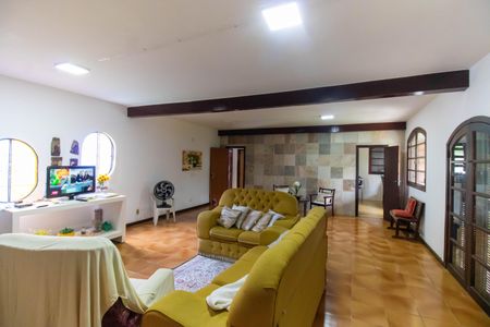 Casa para alugar com 290m², 4 quartos e 2 vagas Casa para alugar com 290m², 4 quartos e 2 vagasSala