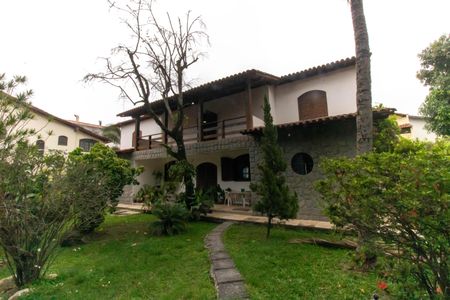 Casa para alugar com 290m², 4 quartos e 2 vagas Casa para alugar com 290m², 4 quartos e 2 vagasFachada