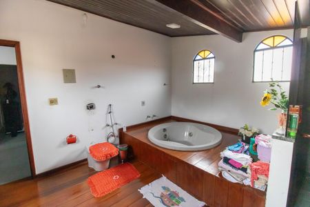 Casa para alugar com 290m², 4 quartos e 2 vagas Casa para alugar com 290m², 4 quartos e 2 vagasBanheiro da Suíte 1