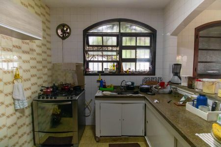 Casa para alugar com 290m², 4 quartos e 2 vagas Casa para alugar com 290m², 4 quartos e 2 vagasCozinha