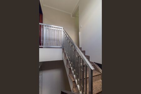 Casa para alugar com 250m², 4 quartos e 2 vagasEscada