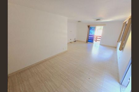 Casa à venda com 3 quartos, 262m² em Pendotiba, Niterói