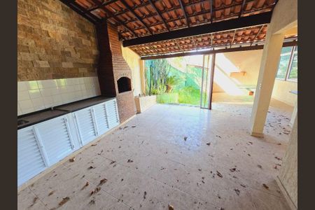 Casa à venda com 3 quartos, 262m² em Pendotiba, Niterói