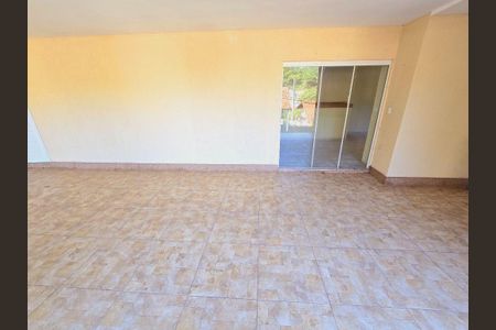 Casa à venda com 3 quartos, 262m² em Pendotiba, Niterói