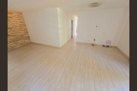 Casa à venda com 3 quartos, 262m² em Pendotiba, Niterói