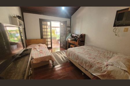 Casa à venda com 4 quartos, 250m² em Itaipu, Niterói