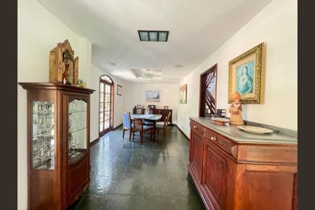 Casa à venda com 4 quartos, 320m² em Piratininga, Niterói