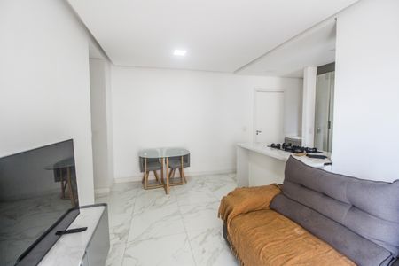 Sala  de apartamento para alugar com 2 quartos, 72m² em Jardim Tupanci, Barueri