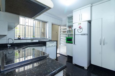 Casa à venda com 150m², 4 quartos e 2 vagasCozinha