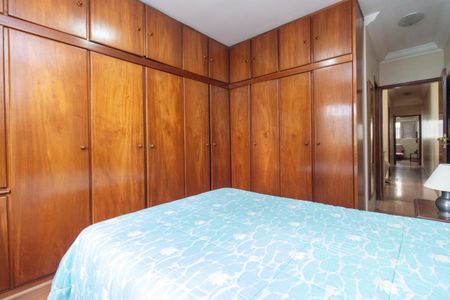 Casa à venda com 150m², 4 quartos e 2 vagasSuíte