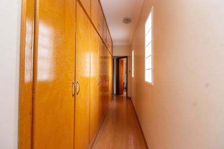 Casa à venda com 150m², 4 quartos e 2 vagasCorredor