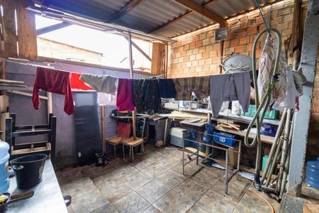 Casa à venda com 300m², 2 quartos e 1 vagaQuintal