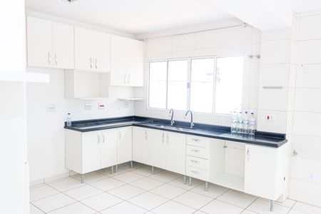 Casa à venda com 160m², 3 quartos e 2 vagas Casa à venda com 160m², 3 quartos e 2 vagasCozinha