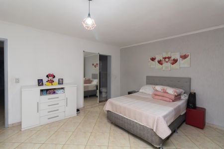 Casa à venda com 220m², 3 quartos e 2 vagasSuíte 