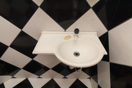 Casa à venda com 220m², 3 quartos e 2 vagasBanheiro 2