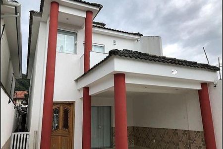 Casa à venda com 166m², 4 quartos e 2 vagas