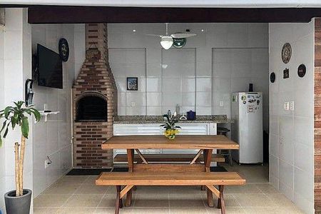 Casa à venda com 166m², 4 quartos e 2 vagas