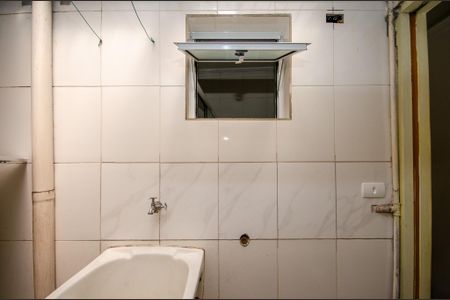 Casa para alugar com 60m², 2 quartos e 1 vagaÁrea de Serviço