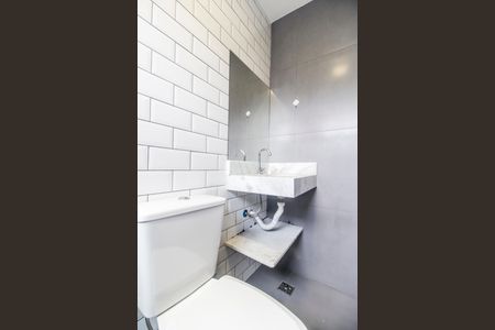 Banheiro de kitnet/studio para alugar com 1 quarto, 25m² em Jardim das Belezas, Carapicuíba