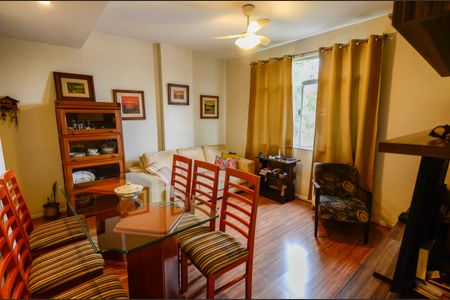 Apartamento à venda com 72m², 3 quartos e 1 vaga Apartamento à venda com 72m², 3 quartos e 1 vagaSala