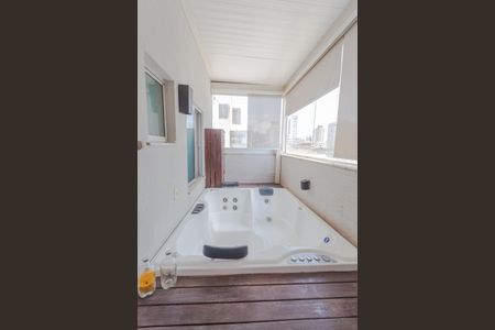 Apartamento à venda com 105m², 2 quartos e 3 vagas Apartamento à venda com 105m², 2 quartos e 3 vagasHidromassagem no Espaço Gourmet