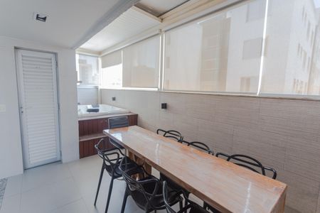 Apartamento à venda com 105m², 2 quartos e 3 vagas Apartamento à venda com 105m², 2 quartos e 3 vagasEspaço Gourmet