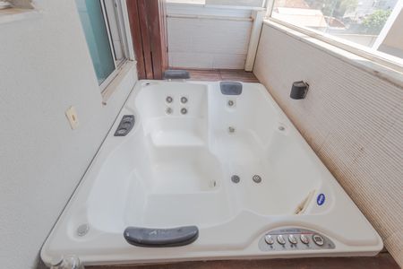 Apartamento à venda com 105m², 2 quartos e 3 vagas Apartamento à venda com 105m², 2 quartos e 3 vagasHidromassagem no Espaço Gourmet