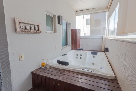 Apartamento à venda com 105m², 2 quartos e 3 vagas Apartamento à venda com 105m², 2 quartos e 3 vagasHidromassagem no Espaço Gourmet