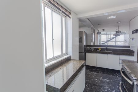 Apartamento à venda com 105m², 2 quartos e 3 vagas Apartamento à venda com 105m², 2 quartos e 3 vagasCozinha/Área de Serviço