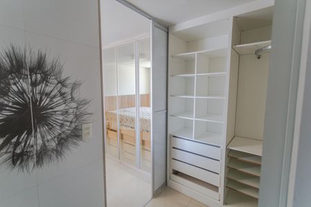 Apartamento à venda com 105m², 2 quartos e 3 vagas Apartamento à venda com 105m², 2 quartos e 3 vagasCloset da Suíte 1