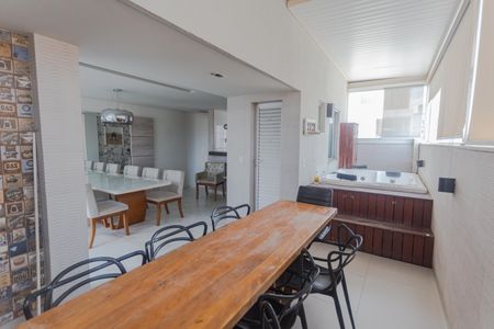 Apartamento à venda com 105m², 2 quartos e 3 vagas Apartamento à venda com 105m², 2 quartos e 3 vagasEspaço Gourmet
