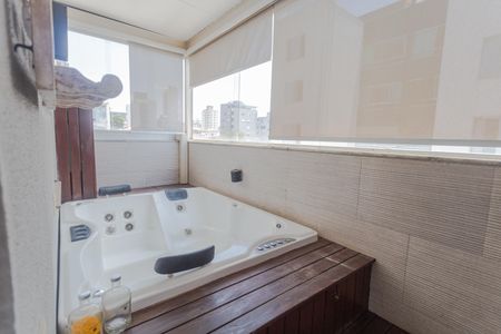 Apartamento à venda com 105m², 2 quartos e 3 vagas Apartamento à venda com 105m², 2 quartos e 3 vagasHidromassagem no Espaço Gourmet