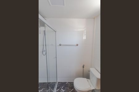 Apartamento à venda com 105m², 2 quartos e 3 vagas Apartamento à venda com 105m², 2 quartos e 3 vagasBanheiro da Suíte 1