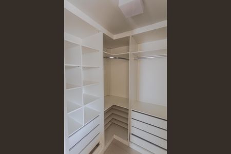Apartamento à venda com 105m², 2 quartos e 3 vagas Apartamento à venda com 105m², 2 quartos e 3 vagasCloset da Suíte 1