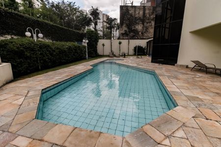 Apartamento à venda com 214m², 3 quartos e 3 vagas Apartamento à venda com 214m², 3 quartos e 3 vagasÁrea comum - Piscina